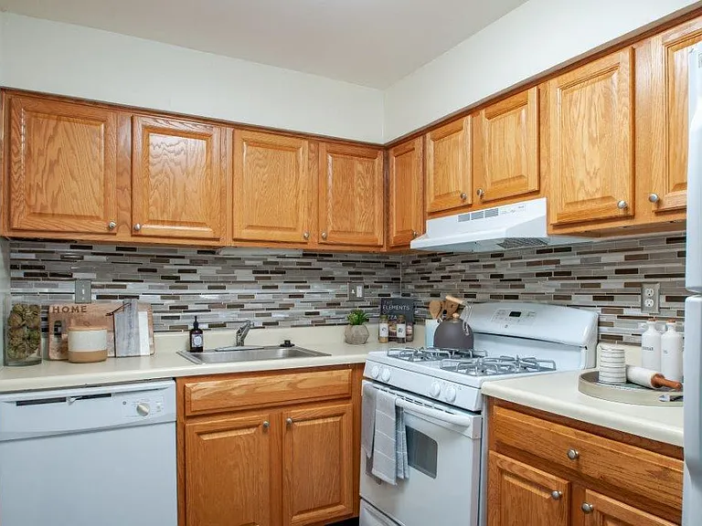 Chesterfield Apartment Homes — Photo 2