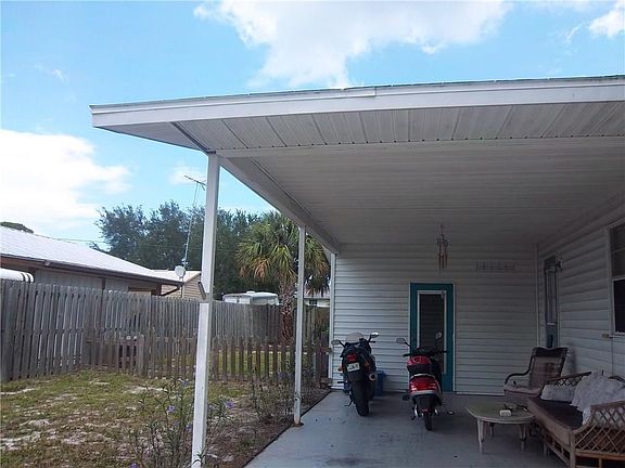 3rd image of 1077 NE Kubin Ave