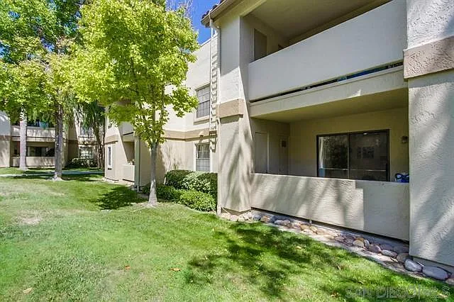 Building Photo - 10351 Azuaga St #101