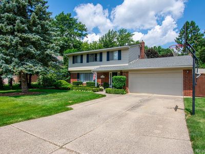18647 Devisscher St, Clinton Township, MI, 48036