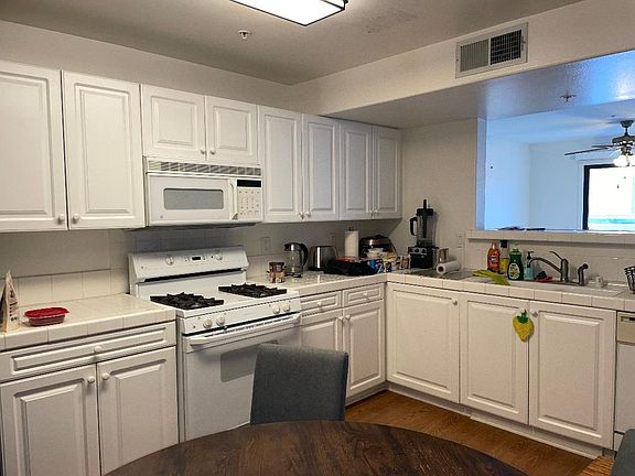 4th image of 17735 Kinzie St Unit 201