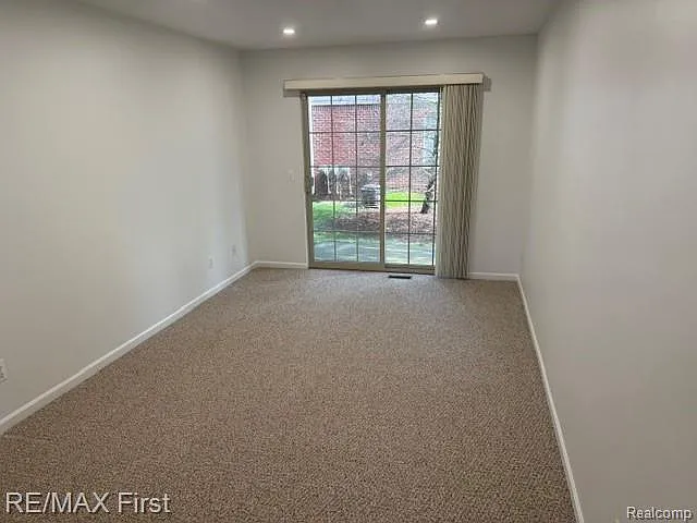 16713 Kensington Dr — Photo 19