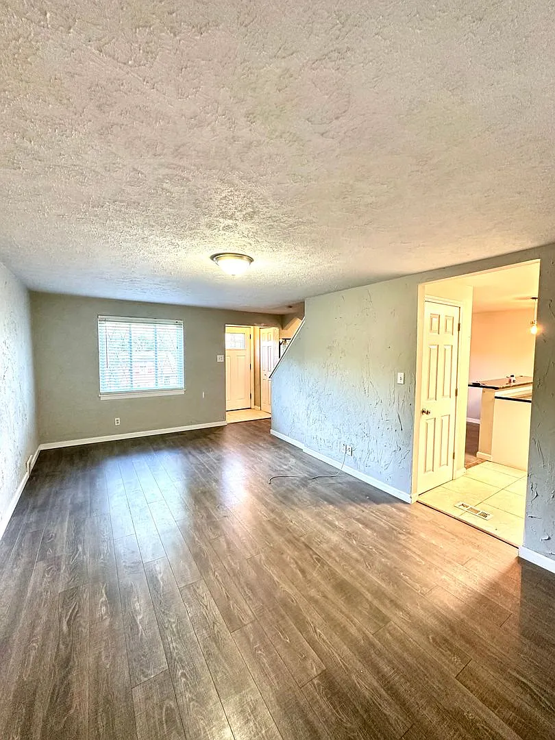 Updated 3 Bed, 1.5 Bath Home in Forest Hills - Available Now! — Photo 3