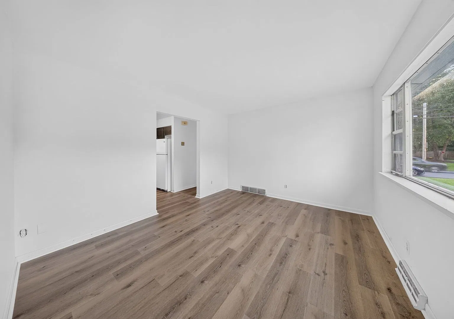 1095 St Michaels Ave — Photo 3