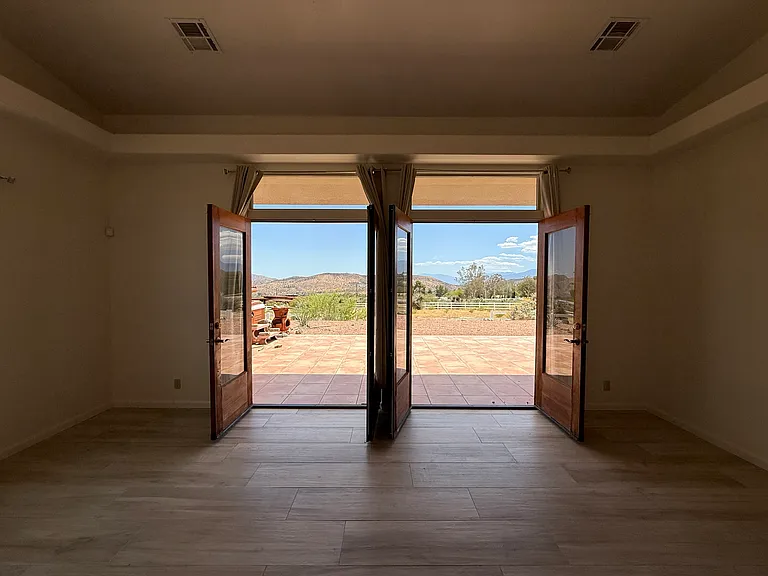 10745 Pinon Ave — Photo 32