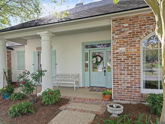 2nd image of 315 Plantation Ridge Ln