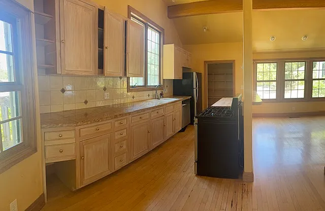 598 Redwood Ave — Photo 15