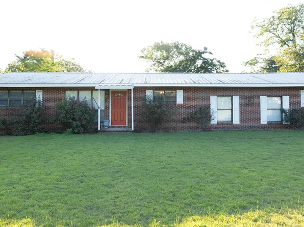 712 S Main St, Headland, AL 36345