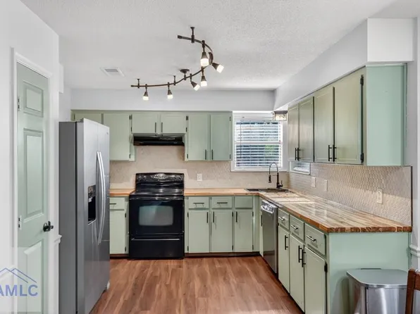 606 Windhaven Dr, Hinesville, GA 31313