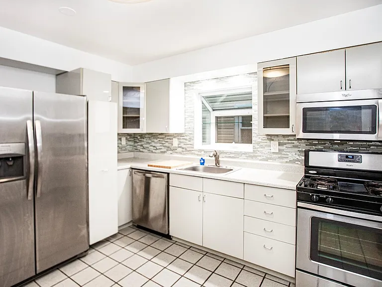 391 Manila Ave #2 — Photo 18