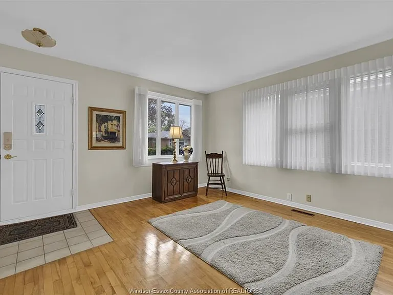 1028 Virginia Ave — Photo 7