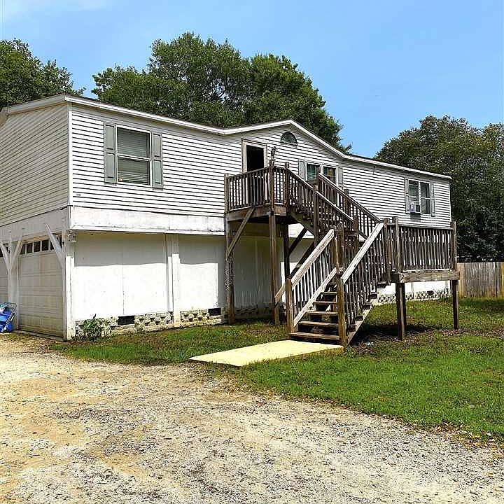 2nd image of 1980 Lees Landing Cir