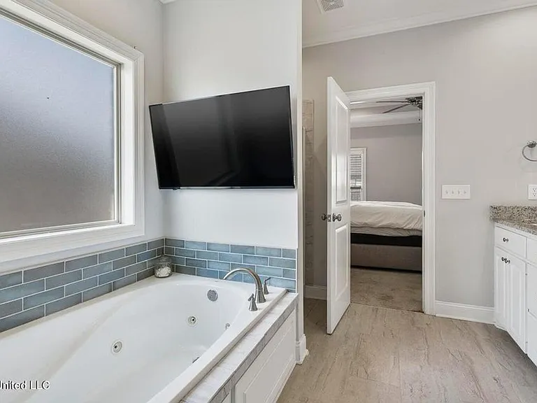 313 E Buttonwood Ln — Photo 19