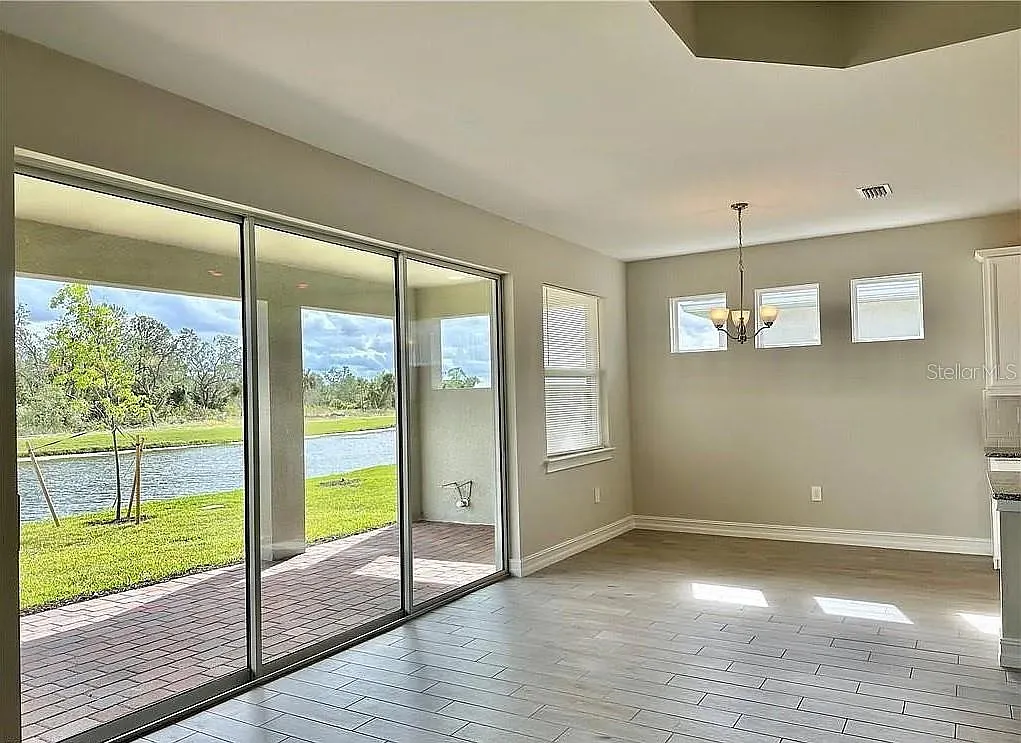 4 bed, 2.5 bath, 2194 sqft, $2,500 — Photo 4