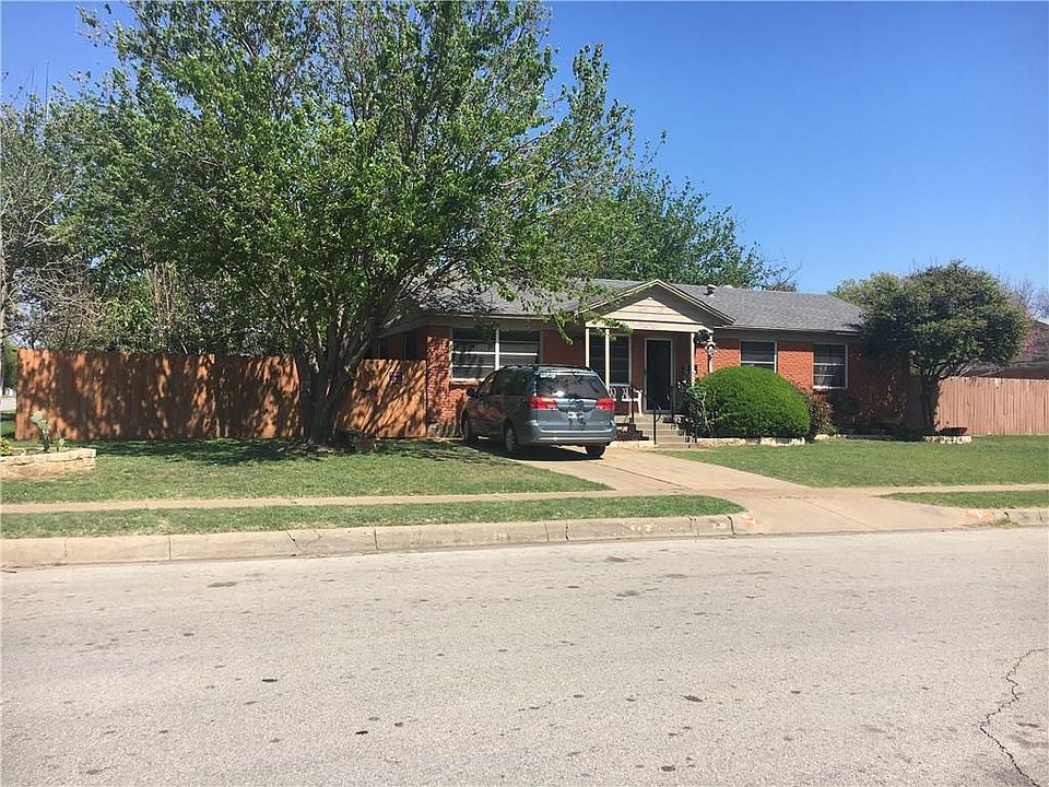 2nd image of 901 E Boyce Ave