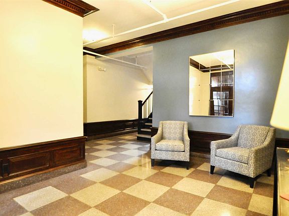 2nd image of 14 Mulford Pl APT 3D