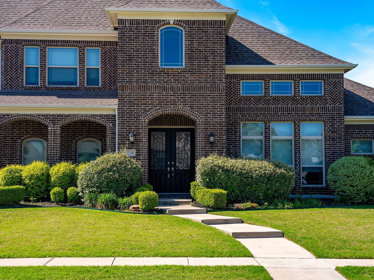 5 bed, 4714 sqft, $4,500 — Photo 4