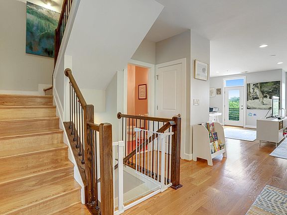 3rd image of 1804 Potomac Ave