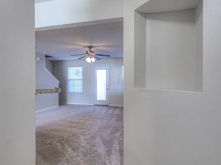 4325 Aurora Cir — Photo 17