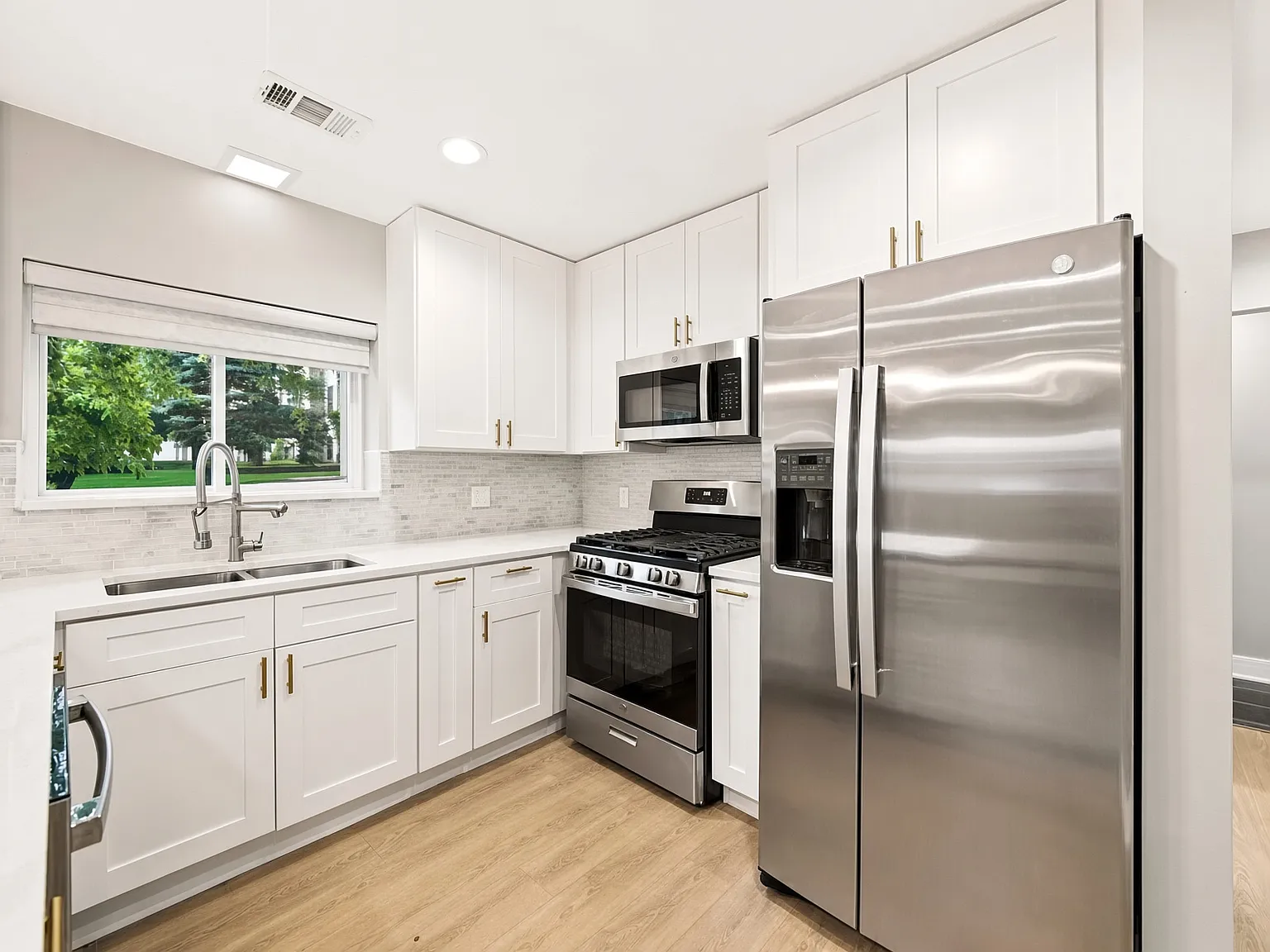 2 bed, 1250 sqft, $1,795 — Photo 3