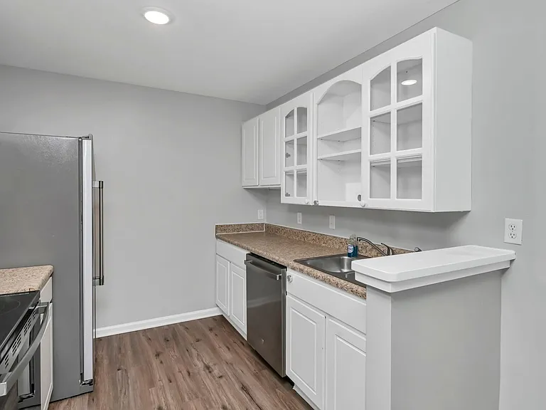 141 Wigmore Ln — Photo 10