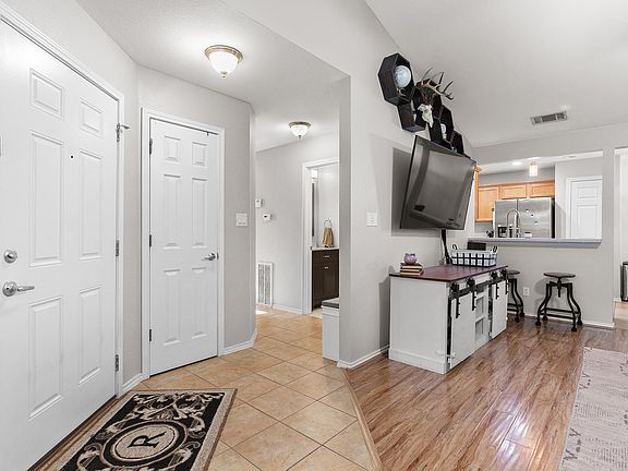 5th image of 12717 Heinemann Dr