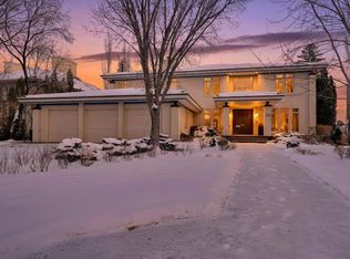 28 Riverside Cres NW, Edmonton, AB T5N 3M5