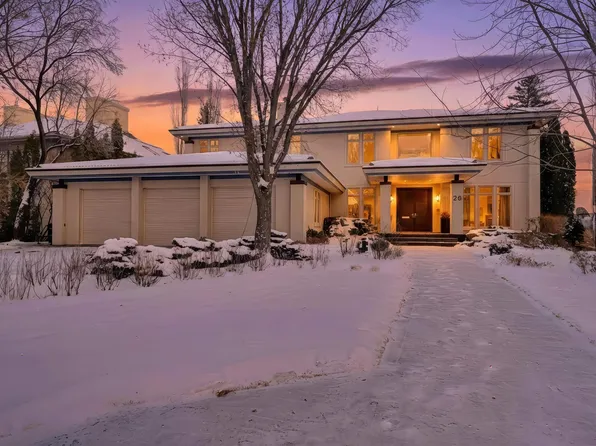 28 Riverside Cres NW, Edmonton, AB T5N 3M5