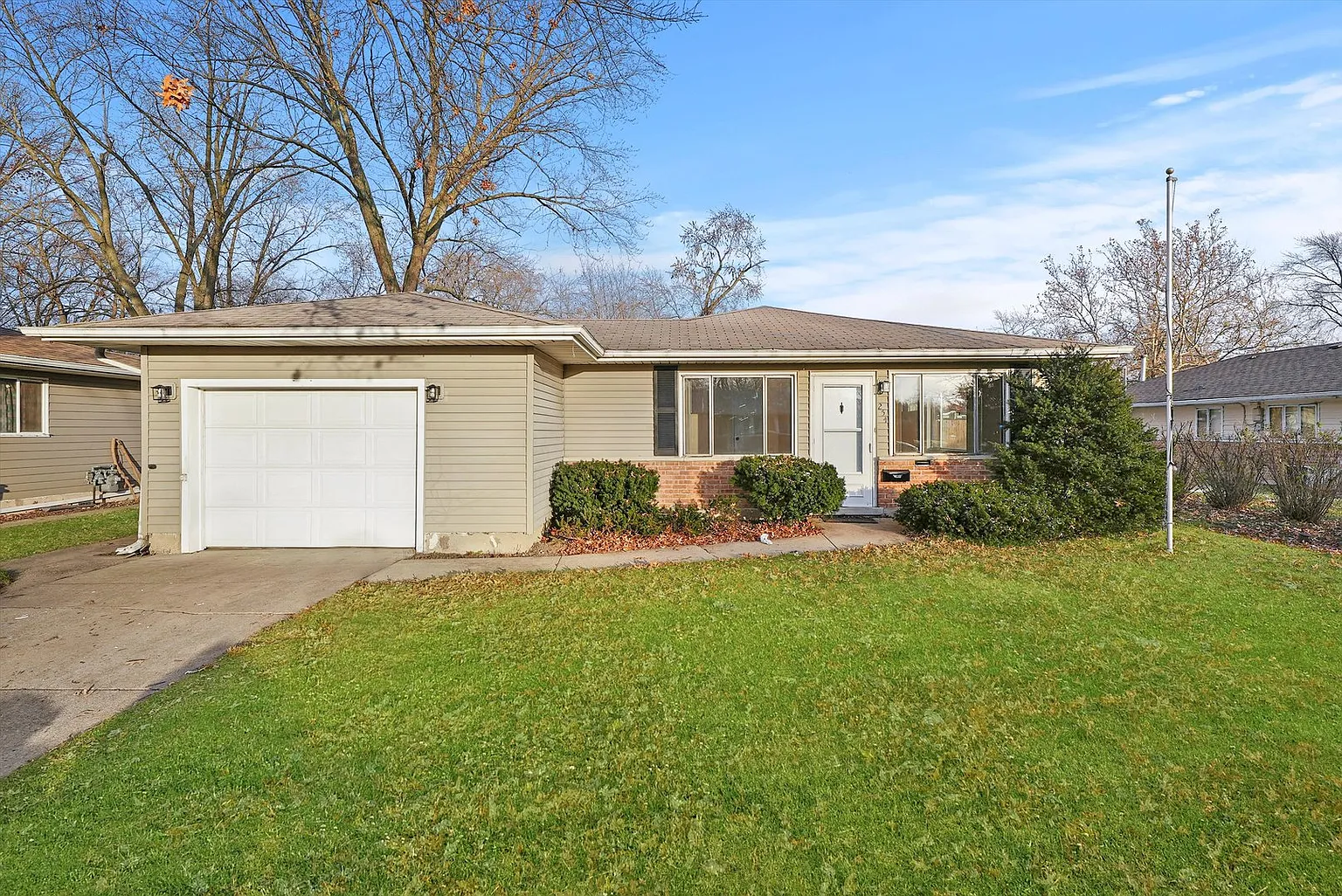 254 Green St photo 1
