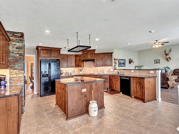 5th image of 330 Poppy St