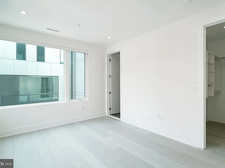 142R S Front St — Photo 21