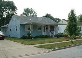 1st image of 127 E Circle Dr