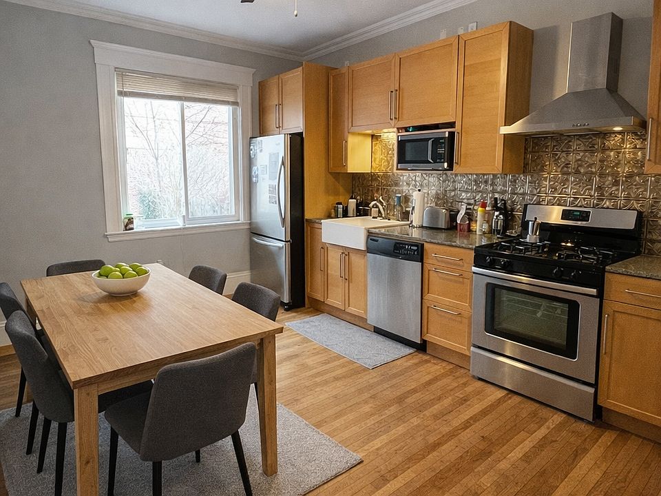 1st image of 530 E 4th St #1