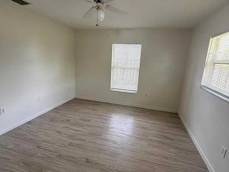 3961 Park Ln — Photo 5