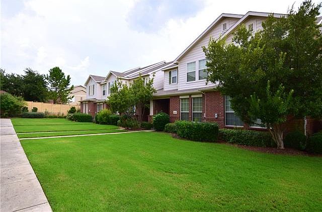 1st image of 2308 Stoneleigh Pl