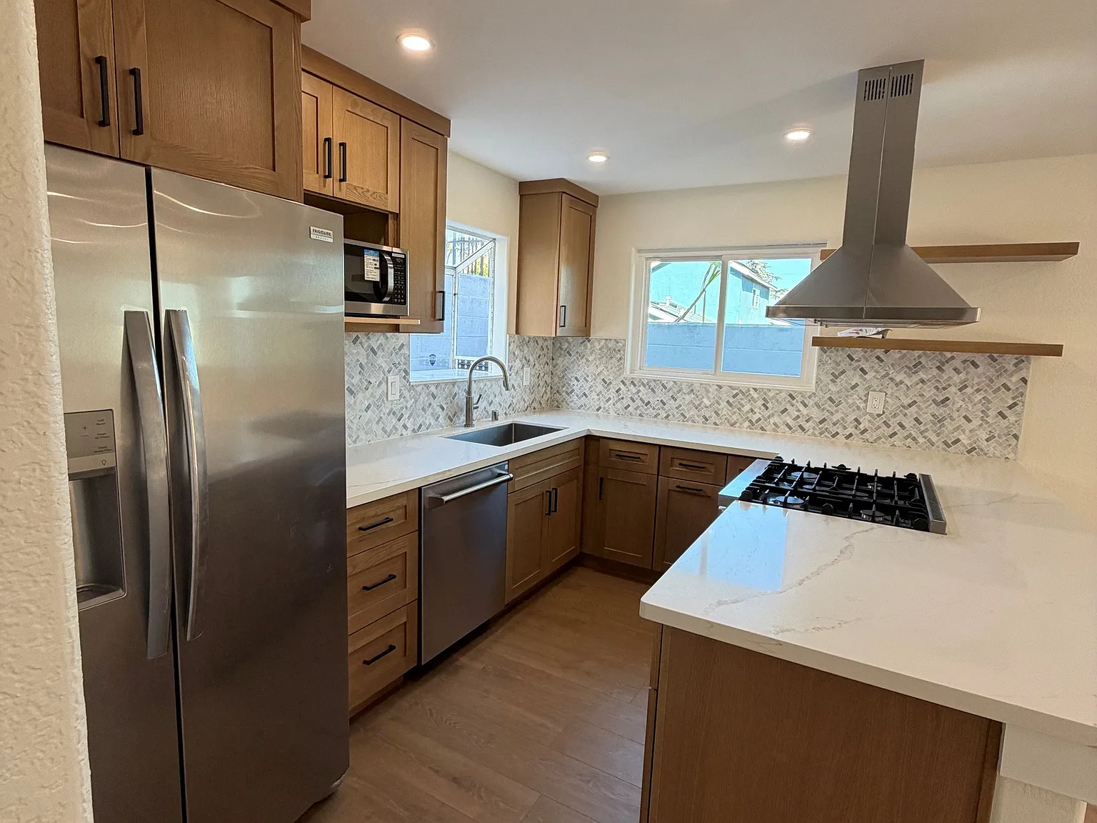 3 bed, 2.5 bath, 1550 sqft, $3,950 — Photo 3