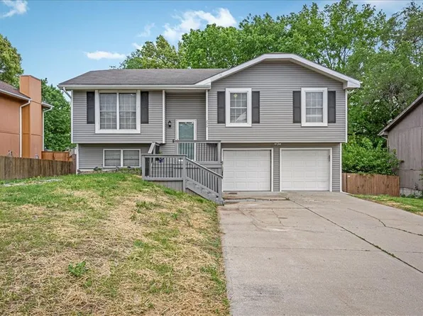 220 Debra St, Lansing, KS 66043