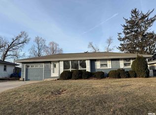 5337 N Stephen Dr, Peoria, IL 61615