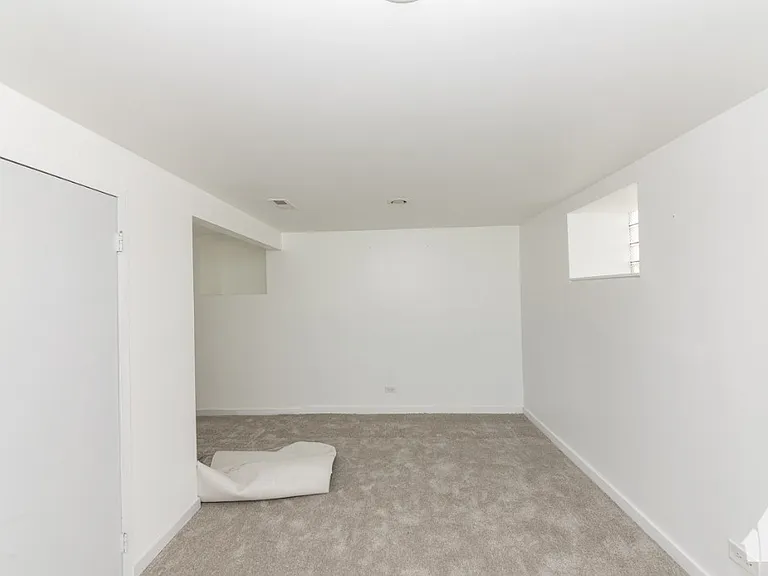 4008-1 N Southport Ave — Photo 16