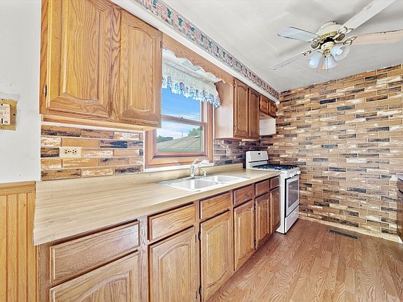 5th image of 13527 S Mackinaw Ave