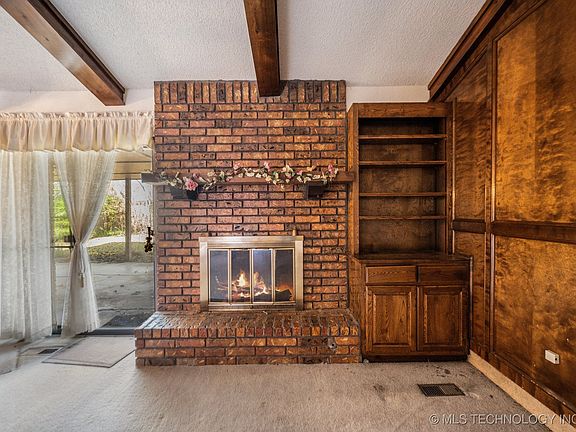 4th image of 2604 W Broadway St