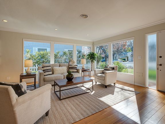 Spacious living room