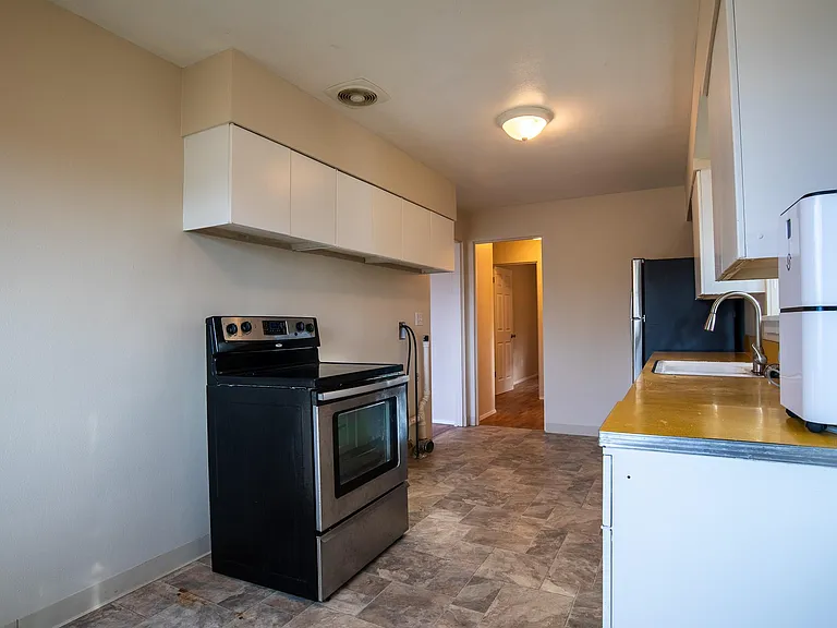 Kitchen and Laundry hook ups