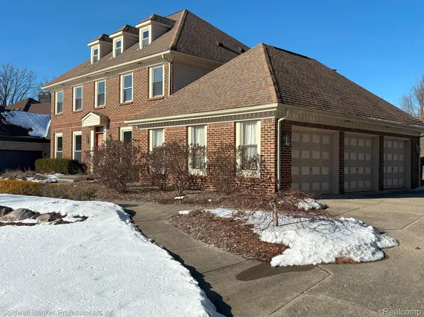 1020 Elmsmere Dr, Northville, MI 48167