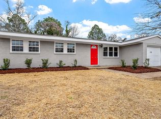 1610 Crescent Dr, Spring Lake, NC 28390