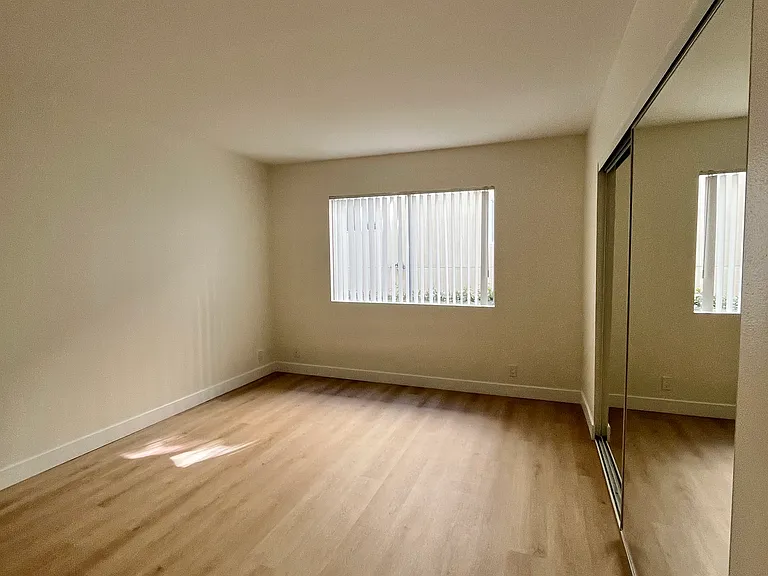 Chateau Studio Village Apartments — Photo 15