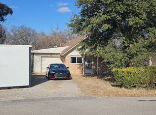 121 N Melanie Dr, Azle, TX 76020