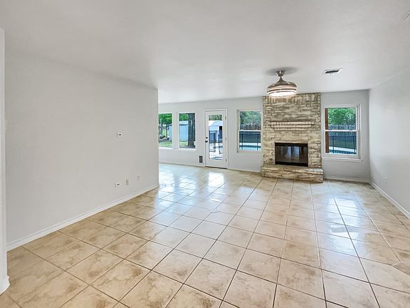 2nd image of 804 Dewberry Dr #B