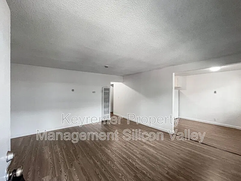 2 bed, 1.0 bath, 800 sqft, $2,595 — Photo 3