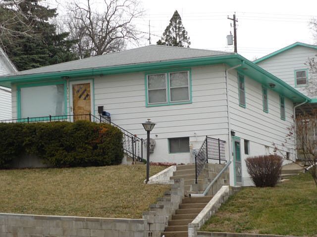 1st image of 810 1st Ave
